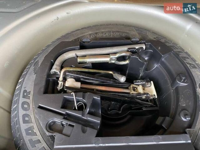 Сірий Шкода Фабія, об'ємом двигуна 1.39 л та пробігом 185 тис. км за 4200 $, фото 27 на Automoto.ua