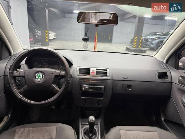 Серый Шкода Фабия, объемом двигателя 1.39 л и пробегом 178 тыс. км за 5100 $, фото 13 на Automoto.ua