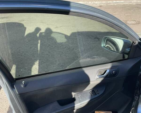 Серый Шкода Фабия, объемом двигателя 1.39 л и пробегом 207 тыс. км за 4300 $, фото 6 на Automoto.ua