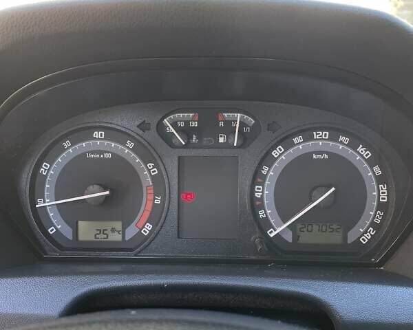 Серый Шкода Фабия, объемом двигателя 1.39 л и пробегом 207 тыс. км за 4300 $, фото 13 на Automoto.ua