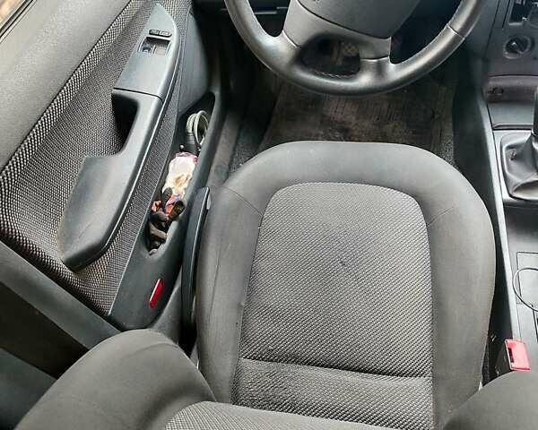 Сірий Шкода Фабія, об'ємом двигуна 1.39 л та пробігом 204 тис. км за 3500 $, фото 12 на Automoto.ua