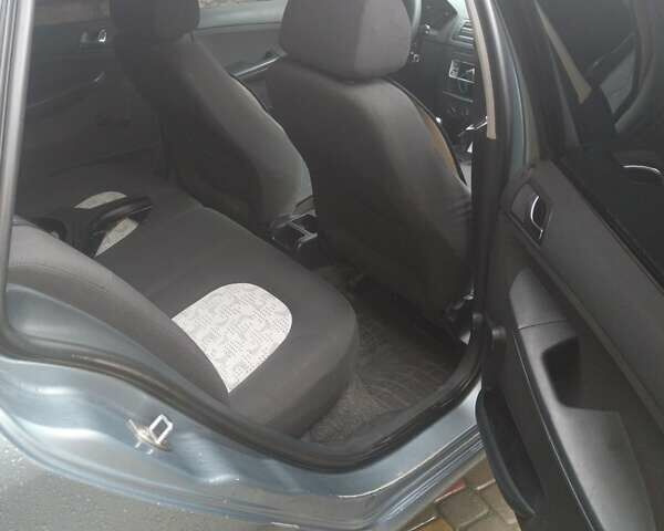 Серый Шкода Фабия, объемом двигателя 1.2 л и пробегом 263 тыс. км за 2550 $, фото 5 на Automoto.ua