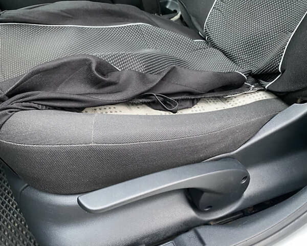 Серый Шкода Фабия, объемом двигателя 1.39 л и пробегом 243 тыс. км за 4500 $, фото 13 на Automoto.ua