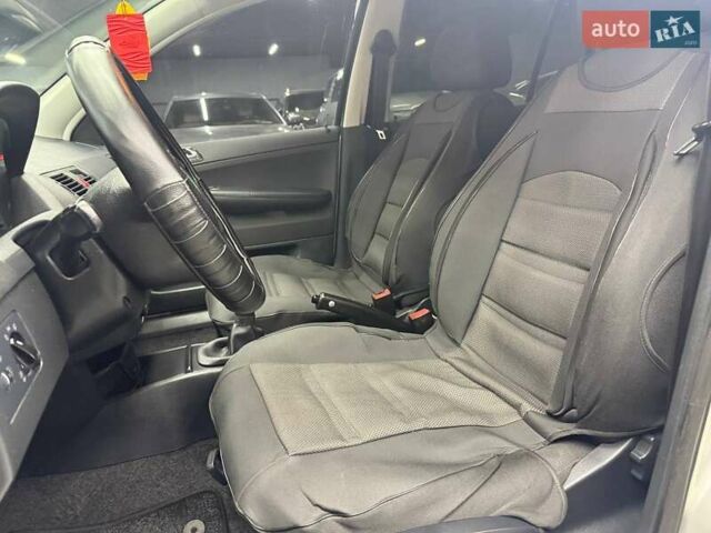 Серый Шкода Фабия, объемом двигателя 1.39 л и пробегом 178 тыс. км за 5100 $, фото 9 на Automoto.ua