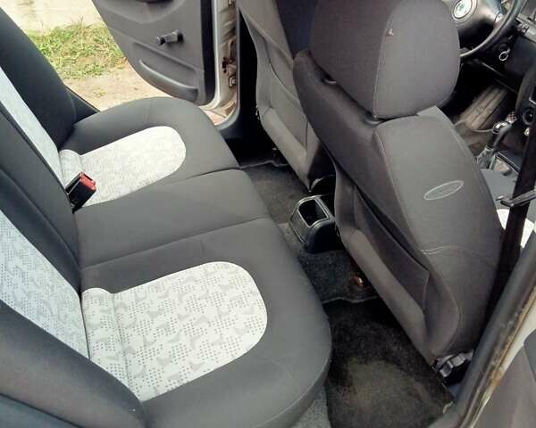 Серый Шкода Фабия, объемом двигателя 1.39 л и пробегом 257 тыс. км за 4200 $, фото 12 на Automoto.ua