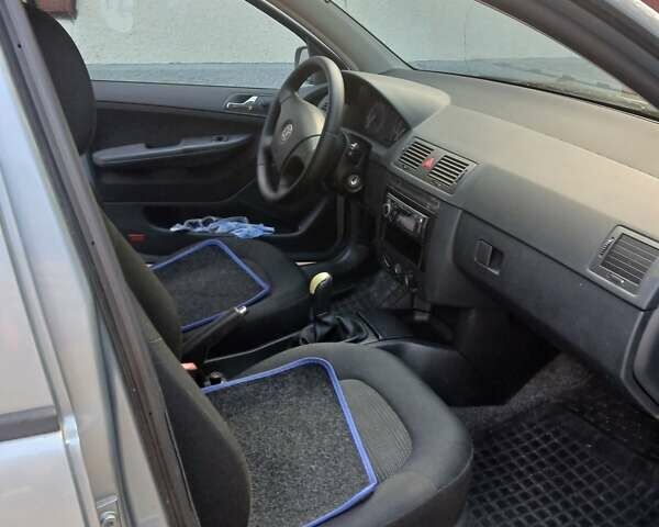 Сірий Шкода Фабія, об'ємом двигуна 1.39 л та пробігом 190 тис. км за 3700 $, фото 1 на Automoto.ua