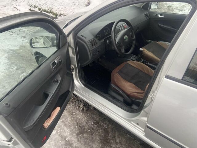 Серый Шкода Фабия, объемом двигателя 1.4 л и пробегом 320 тыс. км за 4000 $, фото 2 на Automoto.ua