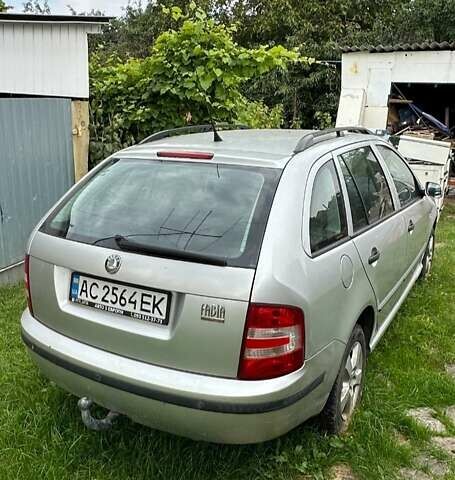 Сірий Шкода Фабія, об'ємом двигуна 1.39 л та пробігом 142 тис. км за 3300 $, фото 4 на Automoto.ua