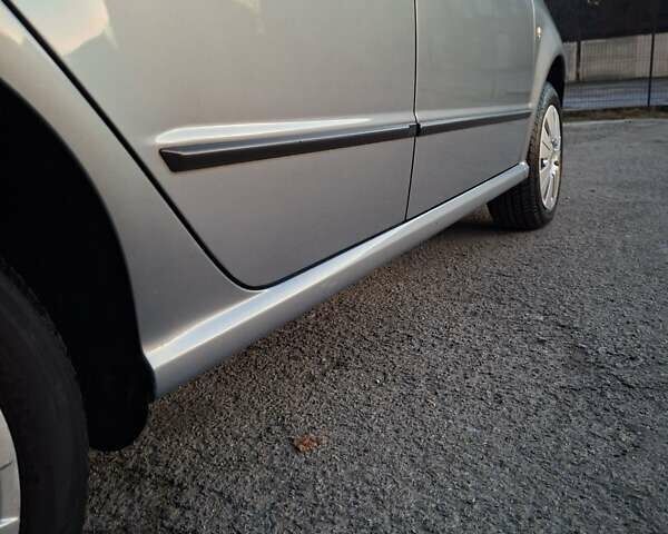 Серый Шкода Фабия, объемом двигателя 1.4 л и пробегом 202 тыс. км за 3750 $, фото 4 на Automoto.ua