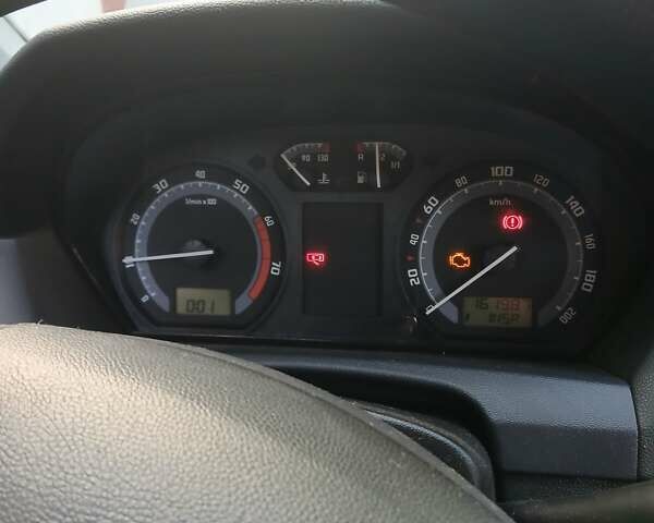 Сірий Шкода Фабія, об'ємом двигуна 1.39 л та пробігом 190 тис. км за 3700 $, фото 4 на Automoto.ua