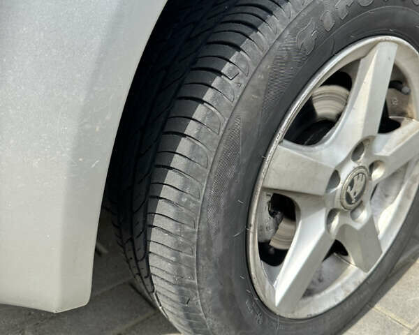 Серый Шкода Фабия, объемом двигателя 1.39 л и пробегом 208 тыс. км за 4299 $, фото 38 на Automoto.ua