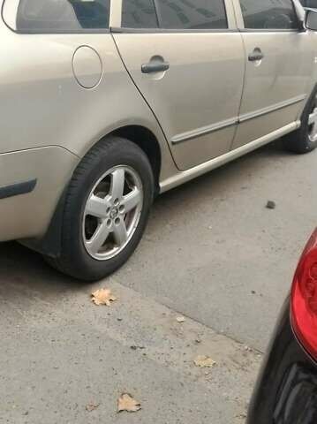 Сірий Шкода Фабія, об'ємом двигуна 1.9 л та пробігом 440 тис. км за 3937 $, фото 6 на Automoto.ua