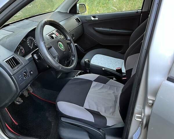 Шкода Фабия 2004 в Чернигове на Automoto.ua Серый Шкода Фабия, объемом двигателя 1.39 л и пробегом 280 тыс. км за 3300 $, фото 5 на Automoto.ua