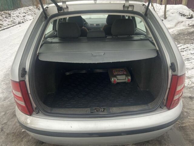 Серый Шкода Фабия, объемом двигателя 1.4 л и пробегом 320 тыс. км за 4000 $, фото 1 на Automoto.ua