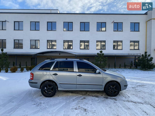 Сірий Шкода Фабія, об'ємом двигуна 1.39 л та пробігом 200 тис. км за 2999 $, фото 5 на Automoto.ua