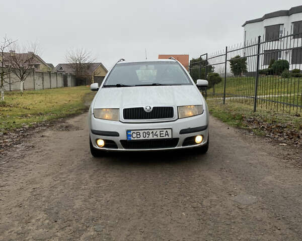 Серый Шкода Фабия, объемом двигателя 1.4 л и пробегом 253 тыс. км за 2800 $, фото 2 на Automoto.ua
