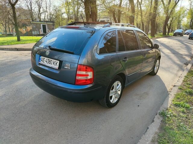 Серый Шкода Фабия, объемом двигателя 1.4 л и пробегом 220 тыс. км за 3600 $, фото 5 на Automoto.ua