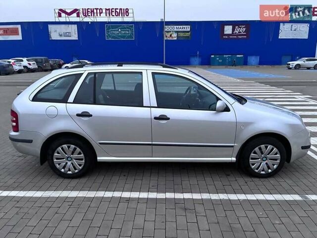 Серый Шкода Фабия, объемом двигателя 1.39 л и пробегом 256 тыс. км за 4200 $, фото 41 на Automoto.ua