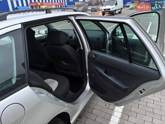 Серый Шкода Фабия, объемом двигателя 1.39 л и пробегом 256 тыс. км за 4200 $, фото 6 на Automoto.ua