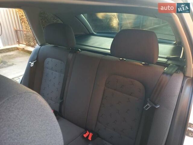 Серый Шкода Фабия, объемом двигателя 1.39 л и пробегом 220 тыс. км за 4250 $, фото 20 на Automoto.ua