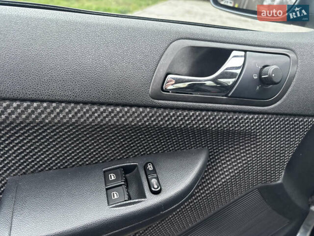 Сірий Шкода Фабія, об'ємом двигуна 1.4 л та пробігом 322 тис. км за 3700 $, фото 22 на Automoto.ua