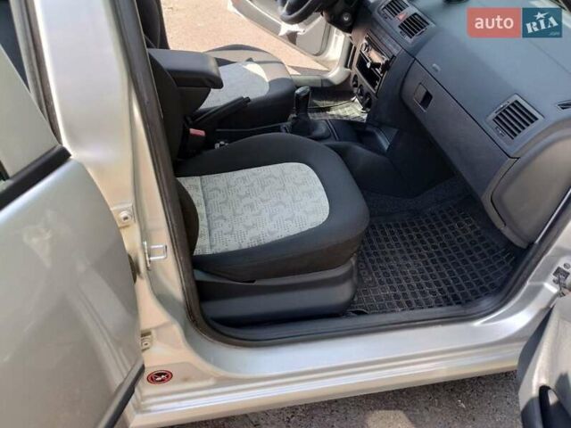 Сірий Шкода Фабія, об'ємом двигуна 1.39 л та пробігом 244 тис. км за 3950 $, фото 3 на Automoto.ua