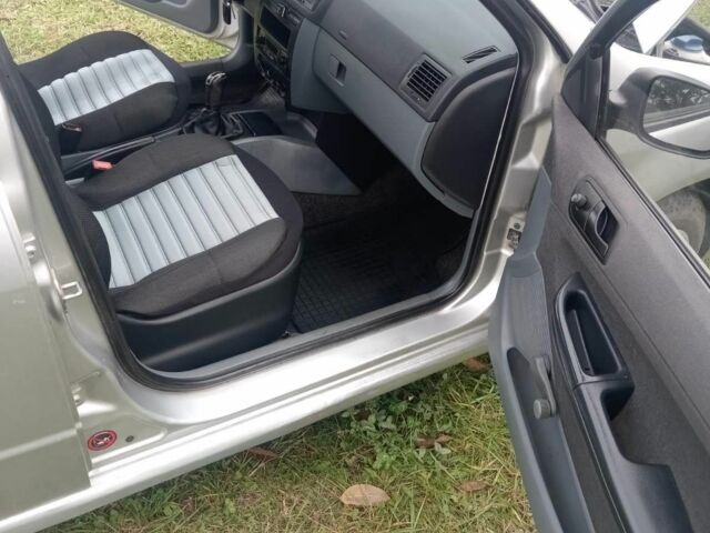 Сірий Шкода Фабія, об'ємом двигуна 1.4 л та пробігом 364 тис. км за 2650 $, фото 6 на Automoto.ua