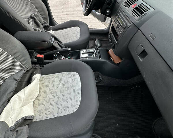 Серый Шкода Фабия, объемом двигателя 1.39 л и пробегом 208 тыс. км за 4299 $, фото 25 на Automoto.ua