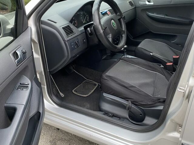 Серый Шкода Фабия, объемом двигателя 1.4 л и пробегом 243 тыс. км за 4600 $, фото 12 на Automoto.ua