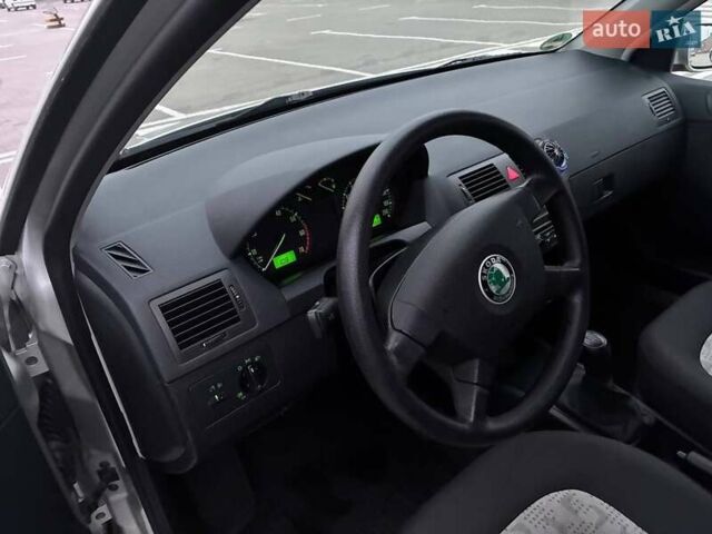 Серый Шкода Фабия, объемом двигателя 1.39 л и пробегом 256 тыс. км за 4200 $, фото 15 на Automoto.ua