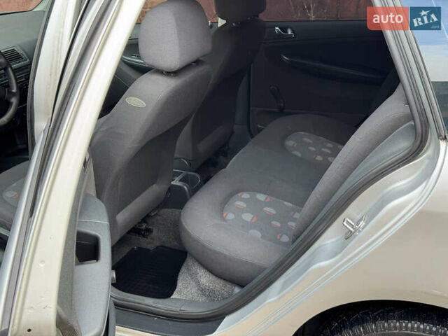 Серый Шкода Фабия, объемом двигателя 1.39 л и пробегом 208 тыс. км за 3999 $, фото 22 на Automoto.ua