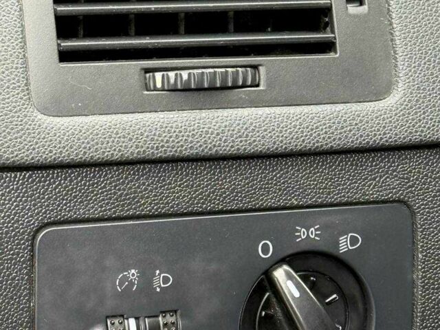 Шкода Фабія 2004 у Дніпро (Дніпропетровську) на Automoto.ua Сірий Шкода Фабія, об'ємом двигуна 1.4 л та пробігом 192 тис. км за 4200 $, фото 18 на Automoto.ua