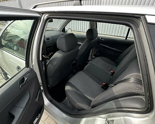 Серый Шкода Фабия, объемом двигателя 1.39 л и пробегом 208 тыс. км за 4299 $, фото 19 на Automoto.ua