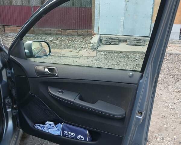 Сірий Шкода Фабія, об'ємом двигуна 1.39 л та пробігом 190 тис. км за 3700 $, фото 3 на Automoto.ua