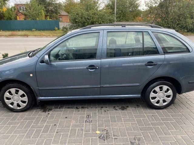 Серый Шкода Фабия, объемом двигателя 1.4 л и пробегом 200 тыс. км за 3450 $, фото 2 на Automoto.ua