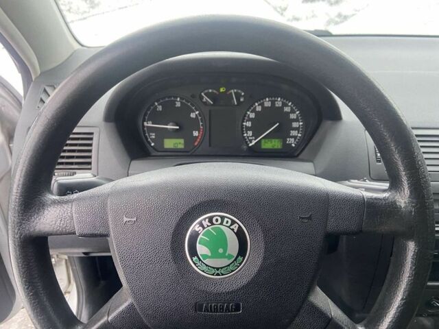 Серый Шкода Фабия, объемом двигателя 1.4 л и пробегом 320 тыс. км за 4000 $, фото 3 на Automoto.ua