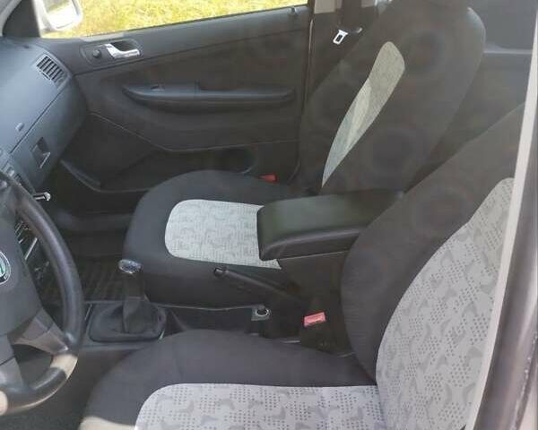 Сірий Шкода Фабія, об'ємом двигуна 1.39 л та пробігом 244 тис. км за 3950 $, фото 9 на Automoto.ua