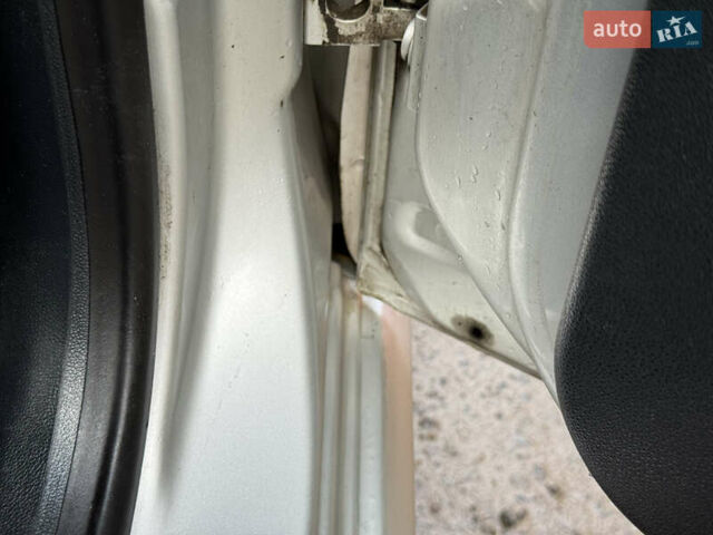 Серый Шкода Фабия, объемом двигателя 1.39 л и пробегом 208 тыс. км за 3999 $, фото 26 на Automoto.ua