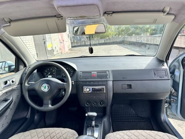 Сірий Шкода Фабія, об'ємом двигуна 1.4 л та пробігом 300 тис. км за 5150 $, фото 11 на Automoto.ua