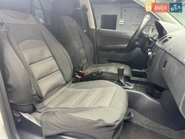Серый Шкода Фабия, объемом двигателя 1.39 л и пробегом 178 тыс. км за 5100 $, фото 15 на Automoto.ua