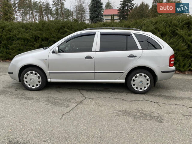 Серый Шкода Фабия, объемом двигателя 1.39 л и пробегом 243 тыс. км за 4500 $, фото 2 на Automoto.ua
