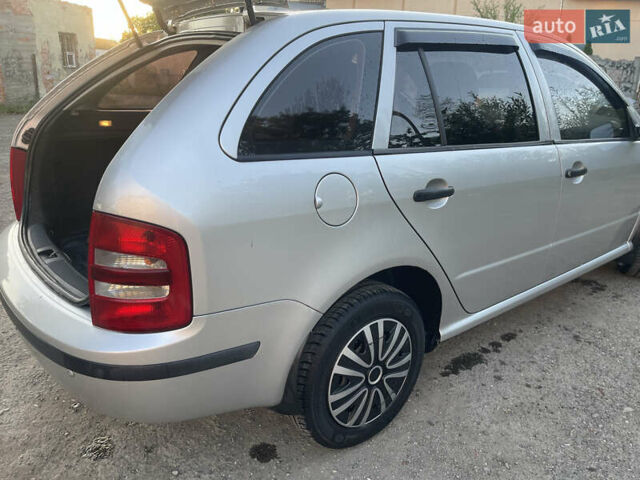 Серый Шкода Фабия, объемом двигателя 1.2 л и пробегом 224 тыс. км за 3900 $, фото 5 на Automoto.ua