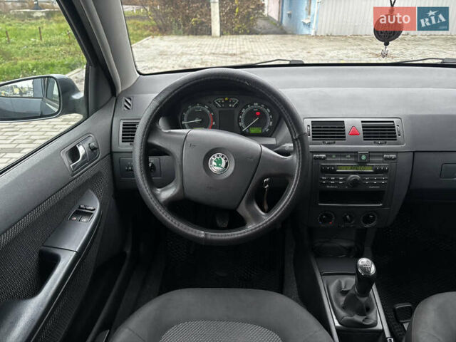 Серый Шкода Фабия, объемом двигателя 1.4 л и пробегом 322 тыс. км за 3700 $, фото 19 на Automoto.ua