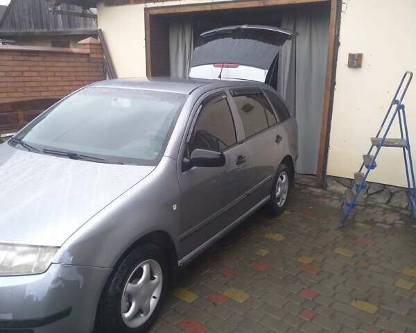 Серый Шкода Фабия, объемом двигателя 1.2 л и пробегом 263 тыс. км за 2550 $, фото 2 на Automoto.ua