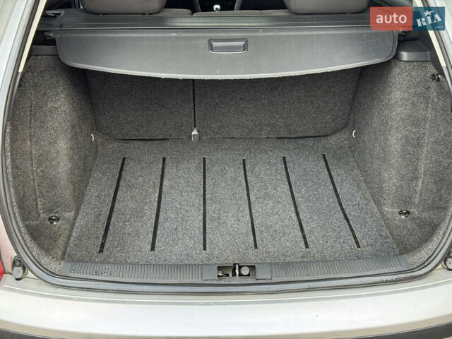 Серый Шкода Фабия, объемом двигателя 1.39 л и пробегом 208 тыс. км за 3999 $, фото 15 на Automoto.ua
