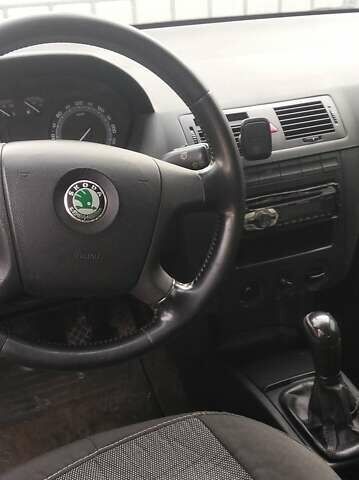 Сірий Шкода Фабія, об'ємом двигуна 1.9 л та пробігом 440 тис. км за 3937 $, фото 3 на Automoto.ua