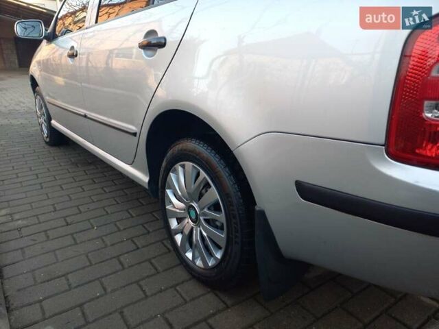 Серый Шкода Фабия, объемом двигателя 1.39 л и пробегом 220 тыс. км за 4250 $, фото 5 на Automoto.ua