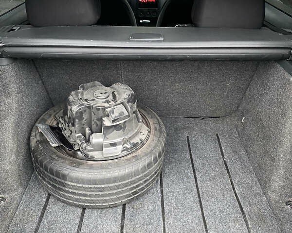 Серый Шкода Фабия, объемом двигателя 1.39 л и пробегом 243 тыс. км за 4500 $, фото 17 на Automoto.ua