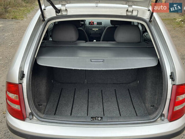 Серый Шкода Фабия, объемом двигателя 1.39 л и пробегом 208 тыс. км за 3999 $, фото 14 на Automoto.ua