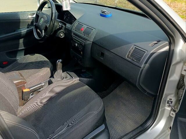 Сірий Шкода Фабія, об'ємом двигуна 14 л та пробігом 278 тис. км за 4300 $, фото 8 на Automoto.ua